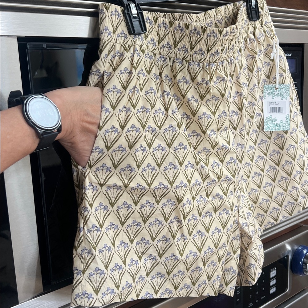 Adorable! NWT TUCKERNUCK’s Hyacinth House cotton 2 pocket elastic waist shorts - Picture 6 of 9